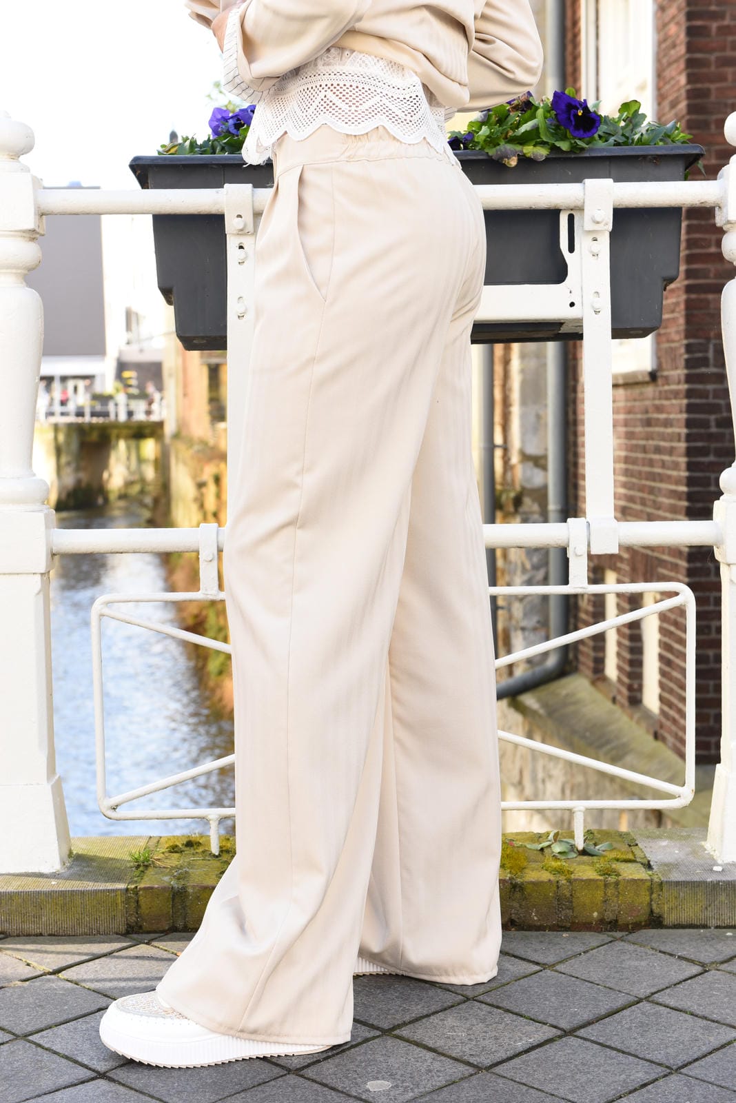 Chica Blazer en Pantalon Set