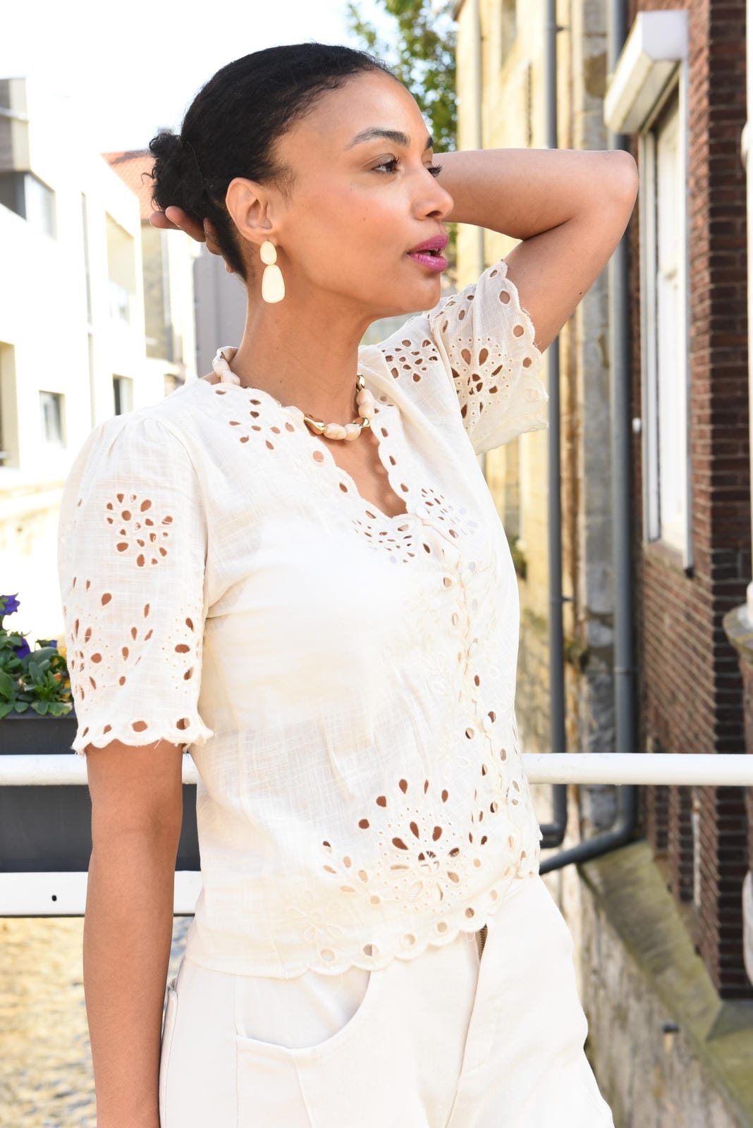 Bente Blouse met opengewerkte details