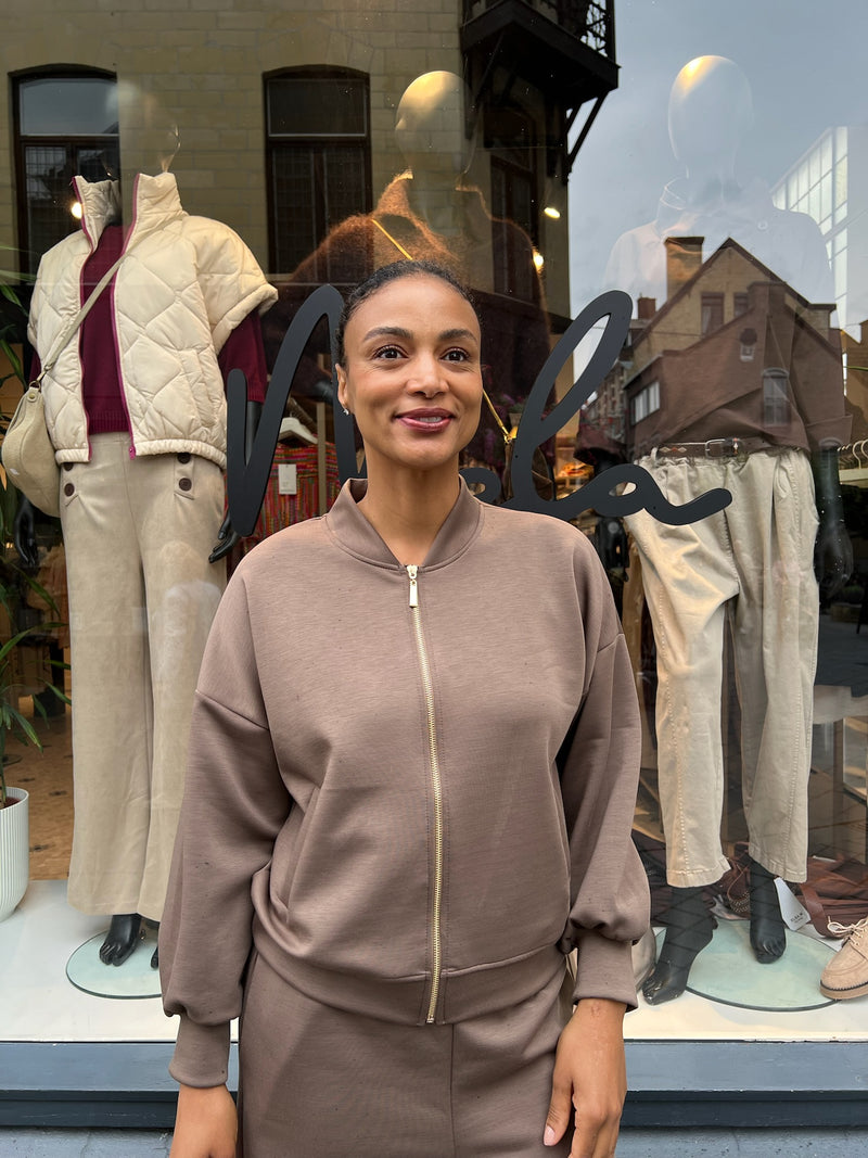 Aralez vest in 6 kleuren
