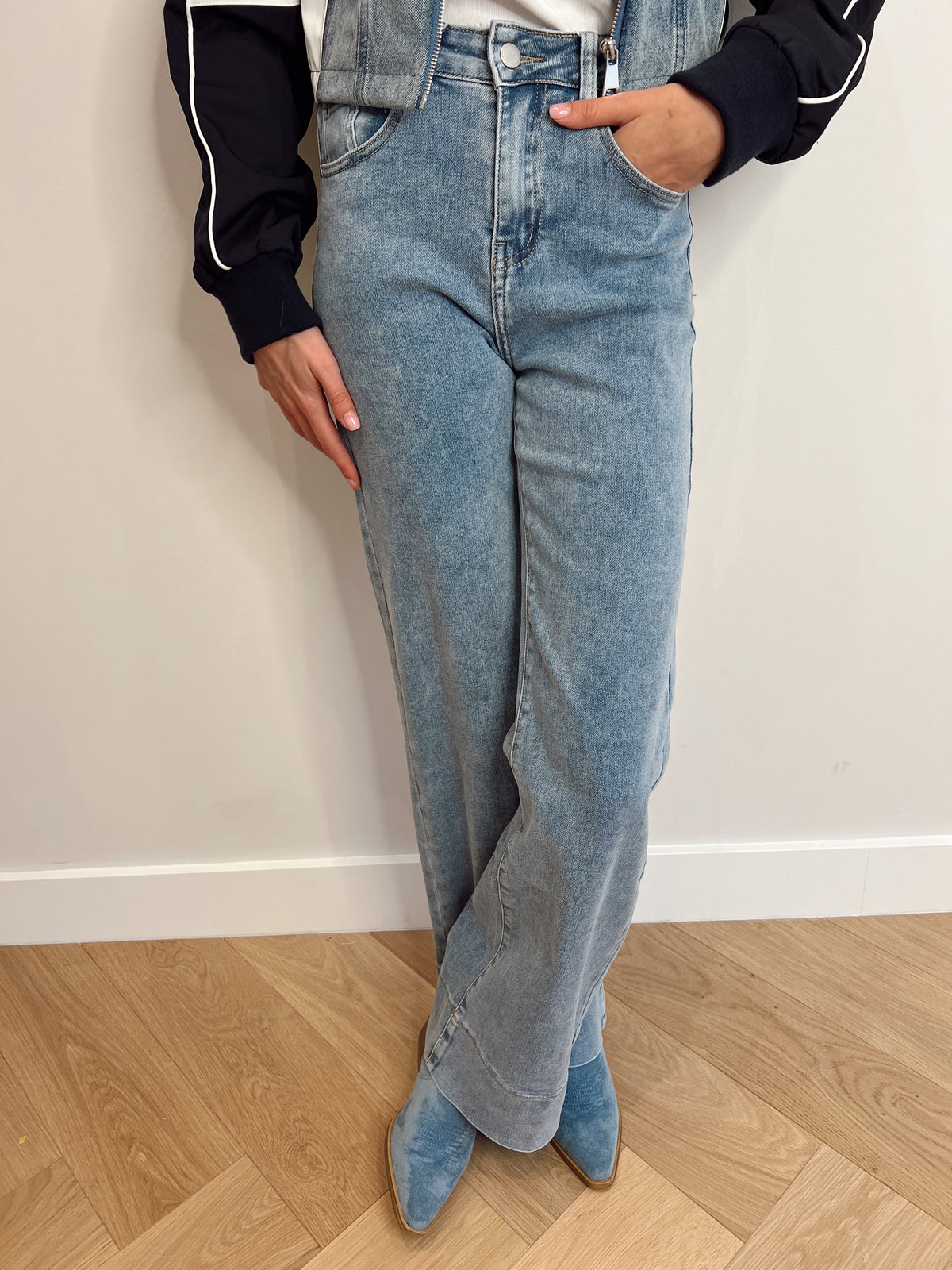 Wide leg jeans