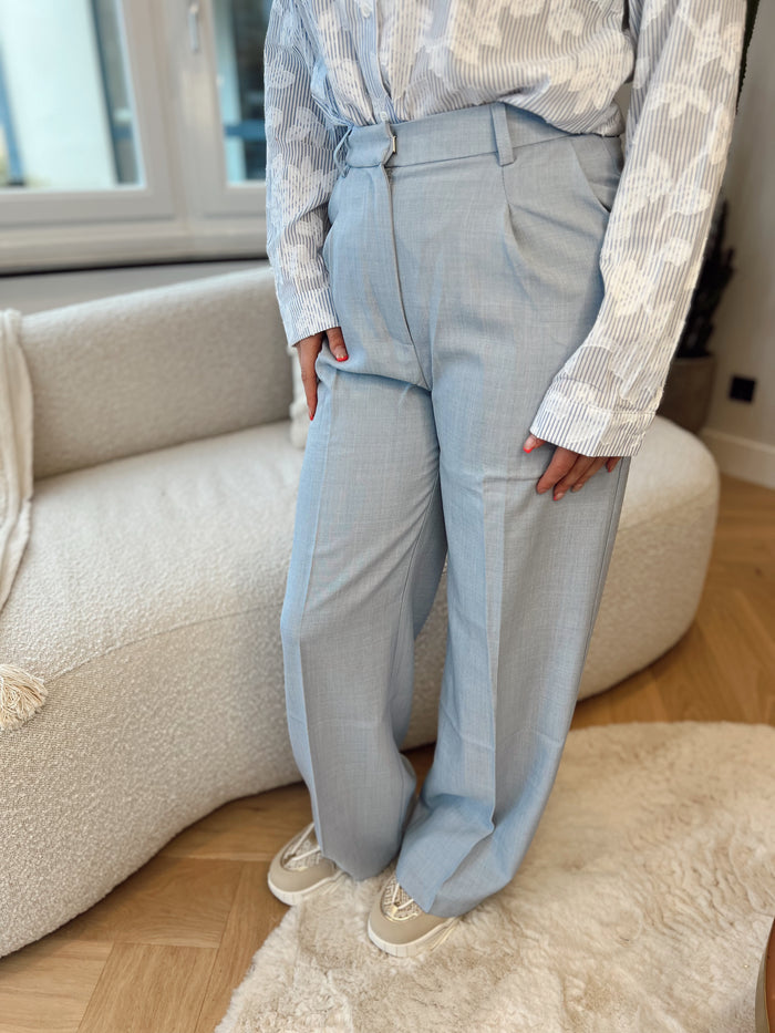 Baby blauwe pantalon