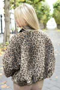 jas met panterprint achterkant