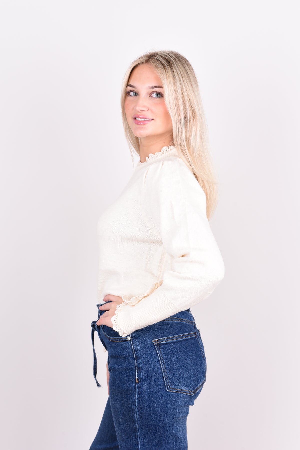 Kenza trui crème achterkant