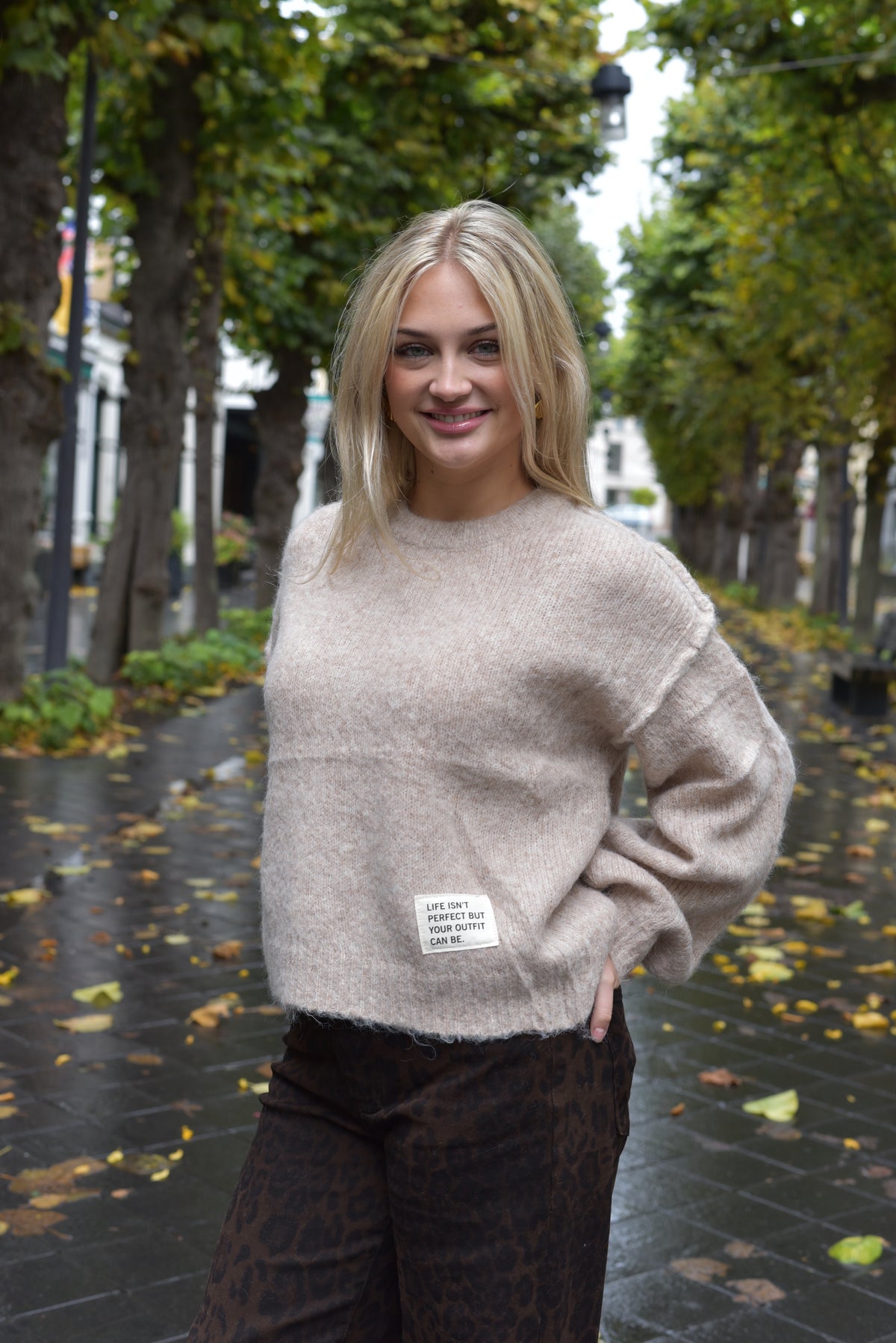 Life Isn't Perfect trui beige