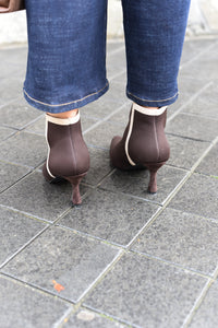 Bruine enkellaarzen met stretch achterkant