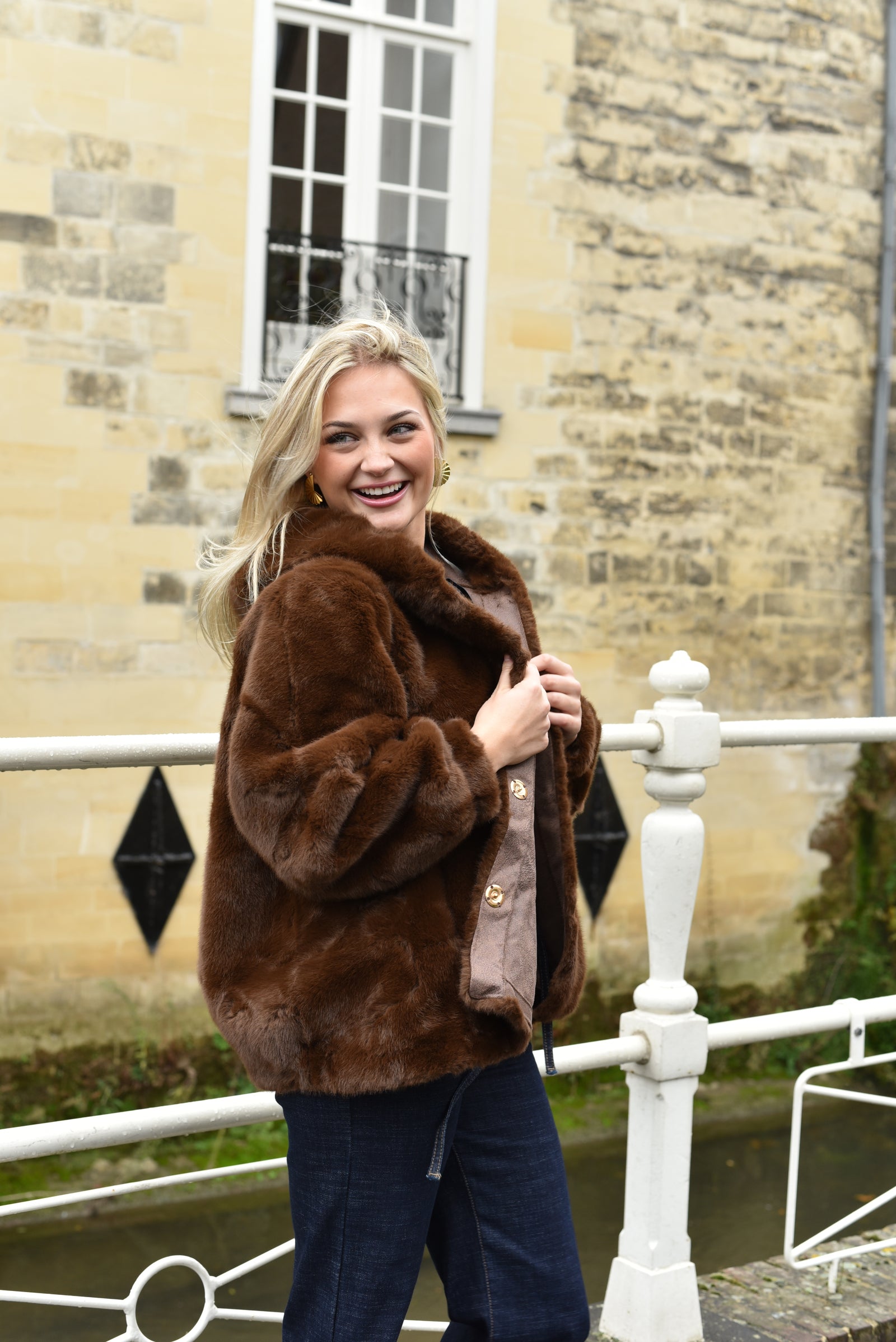 Nika Faux Fur jas outfit inspiratie