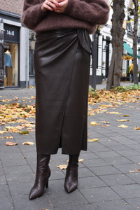 Strik Lederlook Wikkelrok in bruin