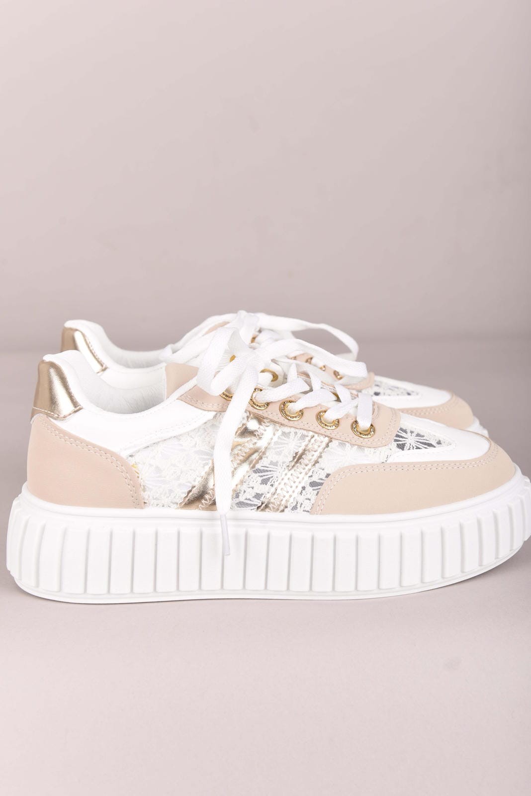 Magnolia Sneakers