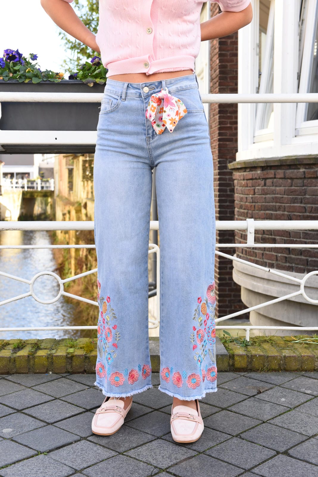 Flowerpower jeans met bloemen