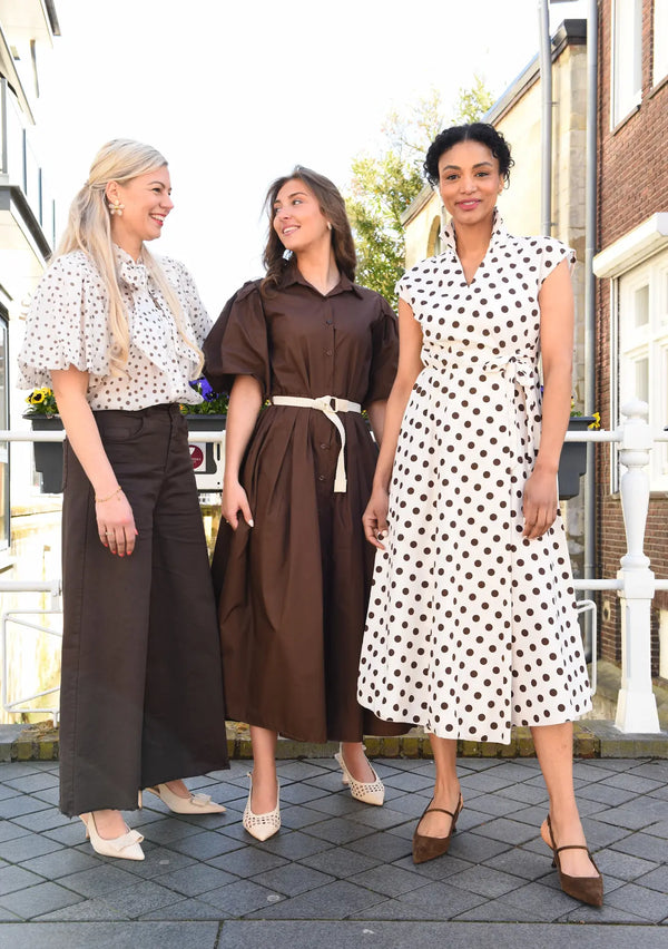 Modellen met voorjaarsmode