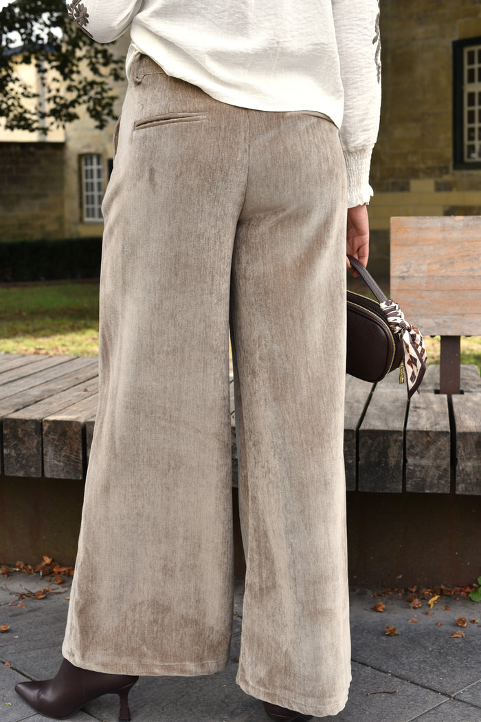 Oranji fluwelen broek