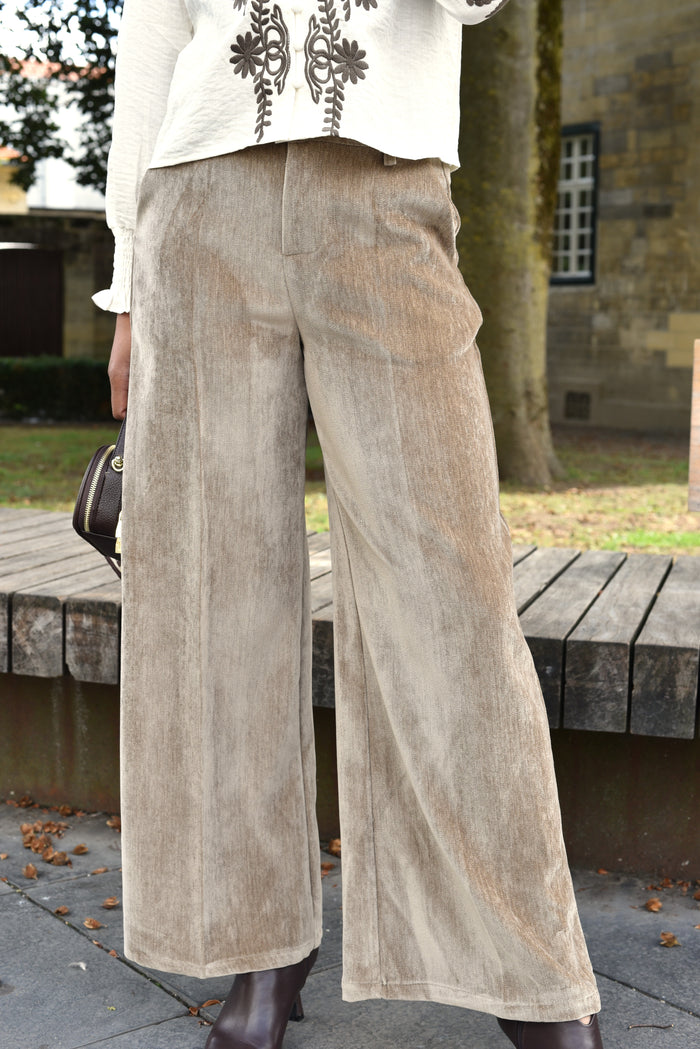 Oranji fluwelen broek